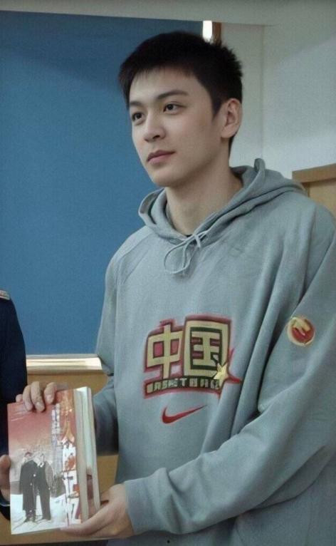 娱乐吃瓜酱帅哥,揭秘帅哥背后的故事